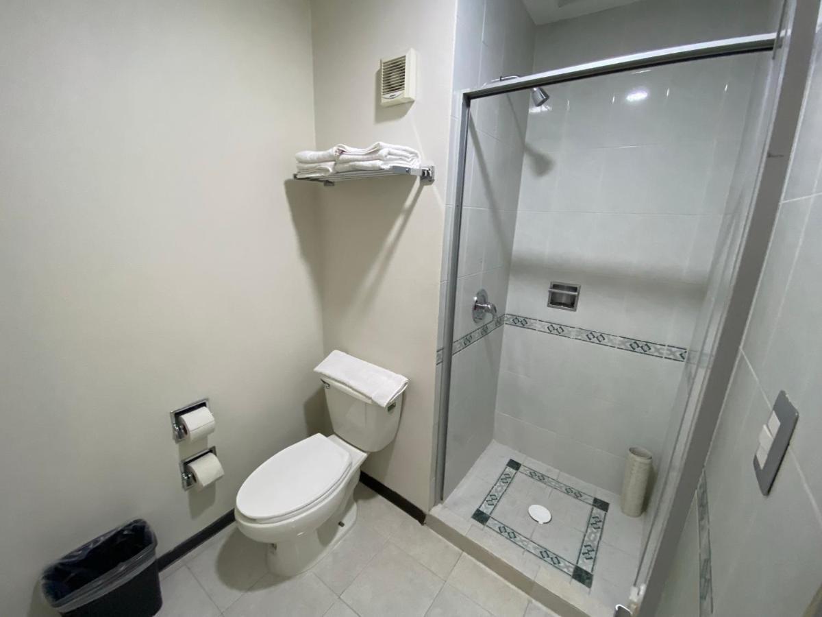 Hotel Enterprise Inn Poliforum レオン エクステリア 写真
